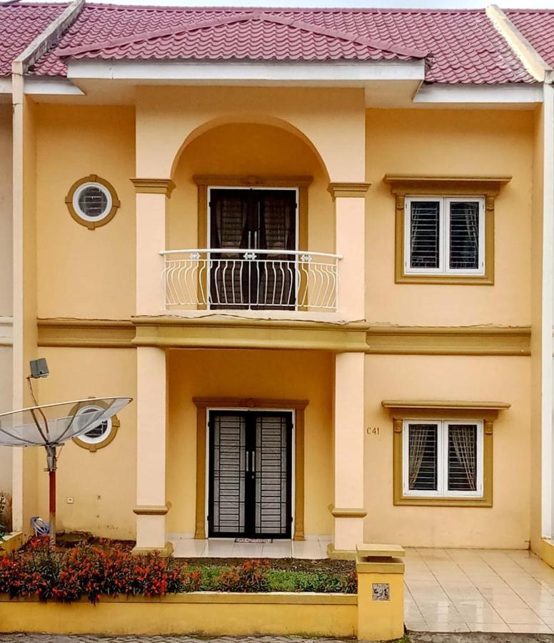 Villa Brastagi Resort Jalan Mimpin Tua Blok C No. 41 베라스타기 외부 사진