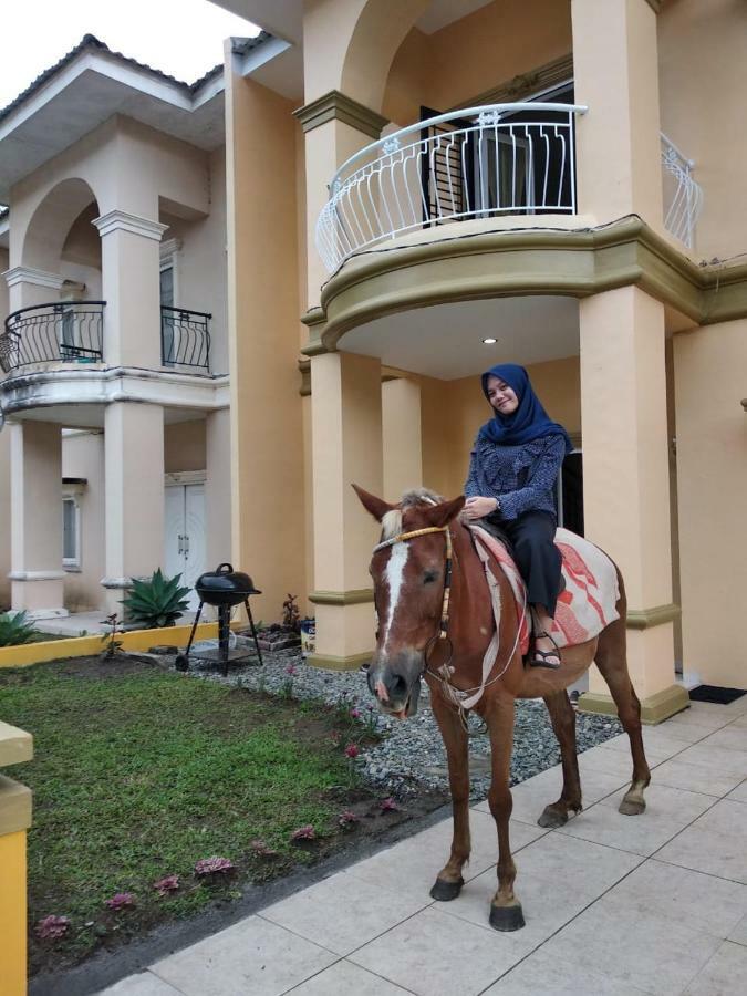 Villa Brastagi Resort Jalan Mimpin Tua Blok C No. 41 베라스타기 외부 사진